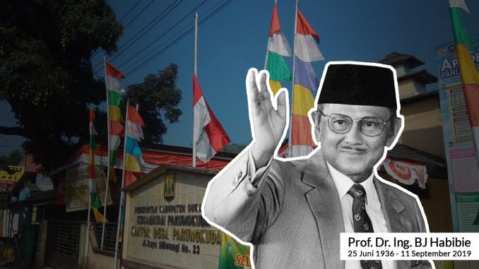 BJ Habibie Wafat Desa Parungkuda Kibarkan Bendera Setengah Tiang