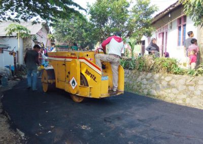 Pengaspalan Jalan Desa Tahap Kedua