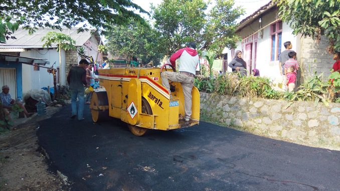 Pengaspalan Jalan Desa Tahap Kedua